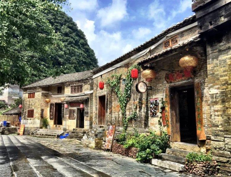 她曾被誉为大陆第一美人，比陈红还美，差点演林黛玉，当红时退圈